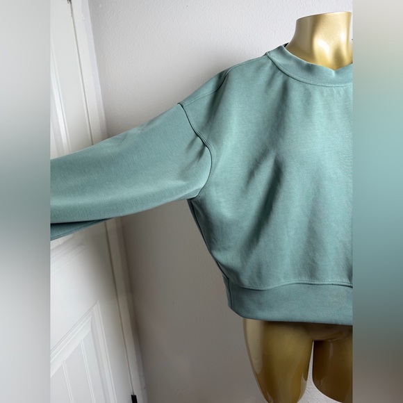 Lululemon Softstreme Perfectly Oversized Cropped Crew - Picture 3 of 8